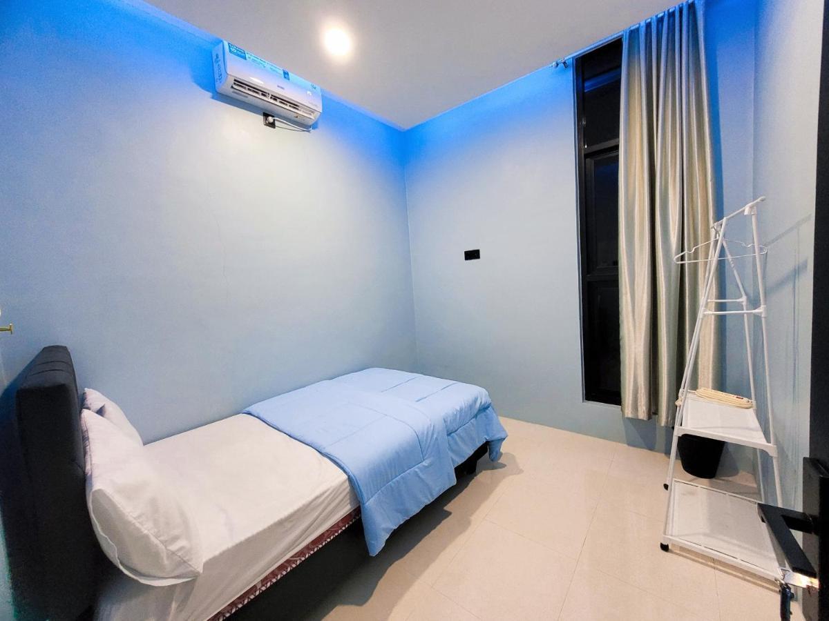 Good Feeling Ketapang Harbour Hostel Buitenkant foto